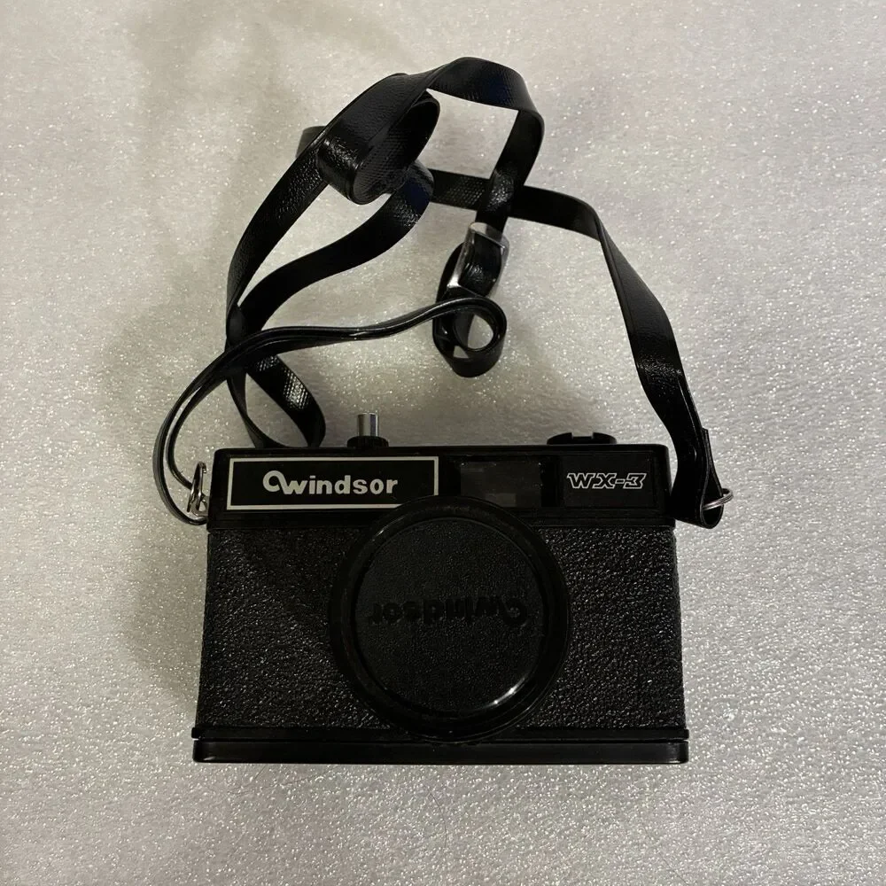 Windsor WX-3 —35mmCamera With Case Box, Original Information Booklets And Straps